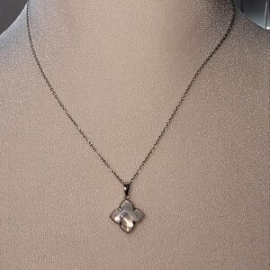 Adornia Flower Mother of Pearl Silver/White Necklace